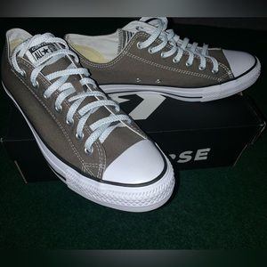 Chuck Taylor All Star Low Top // NWT